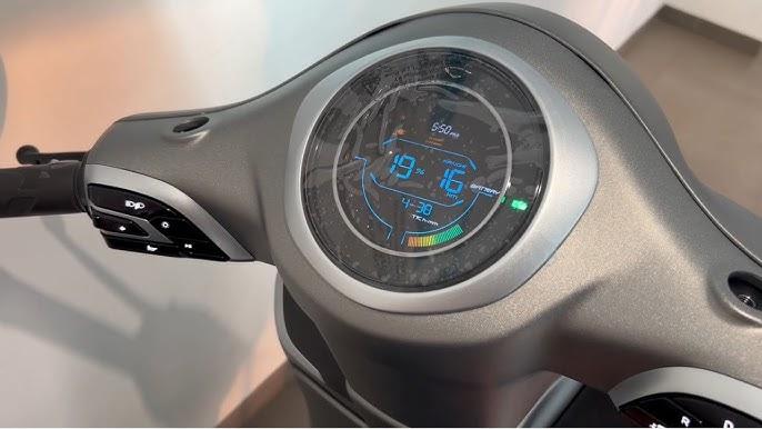 Bajaj Chetak 2901 Launched at 99998 127km Range 3.5L Boot