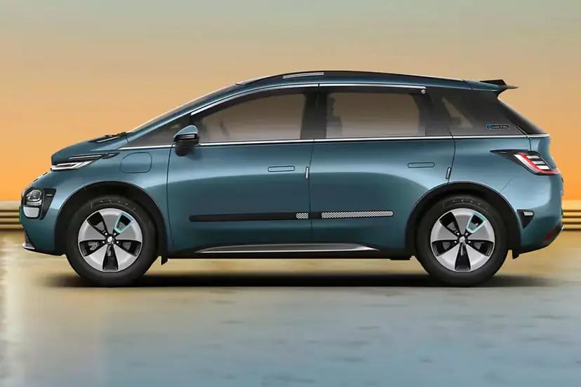 The MG Windsor EVs steering wheel shortcuts to adjust ORVMs